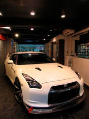 CARBON FRONT LIP for NISSAN GT-R R35 2007 - 2016 AM001L

Set includes:
Front Lip

Material: Carbon

NOTE: Professional installation is required.
