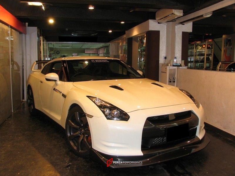 CARBON FRONT LIP for NISSAN GT-R R35 2007 - 2016 AM001L

Set includes:
Front Lip

Material: Carbon

NOTE: Professional installation is required.
