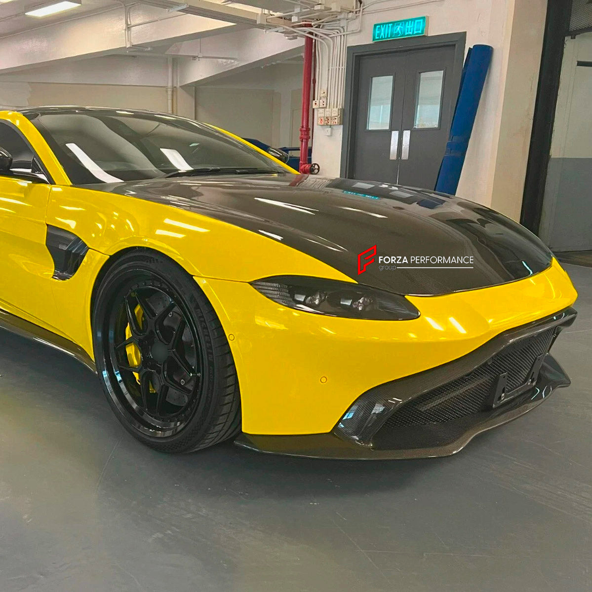 CARBON Hood Bonnet for Aston Martin Vantage AM6 2018 - 2024
Set includes:

Hood Bonnet
Material: Carbon

NOTE: Professional installation is required.