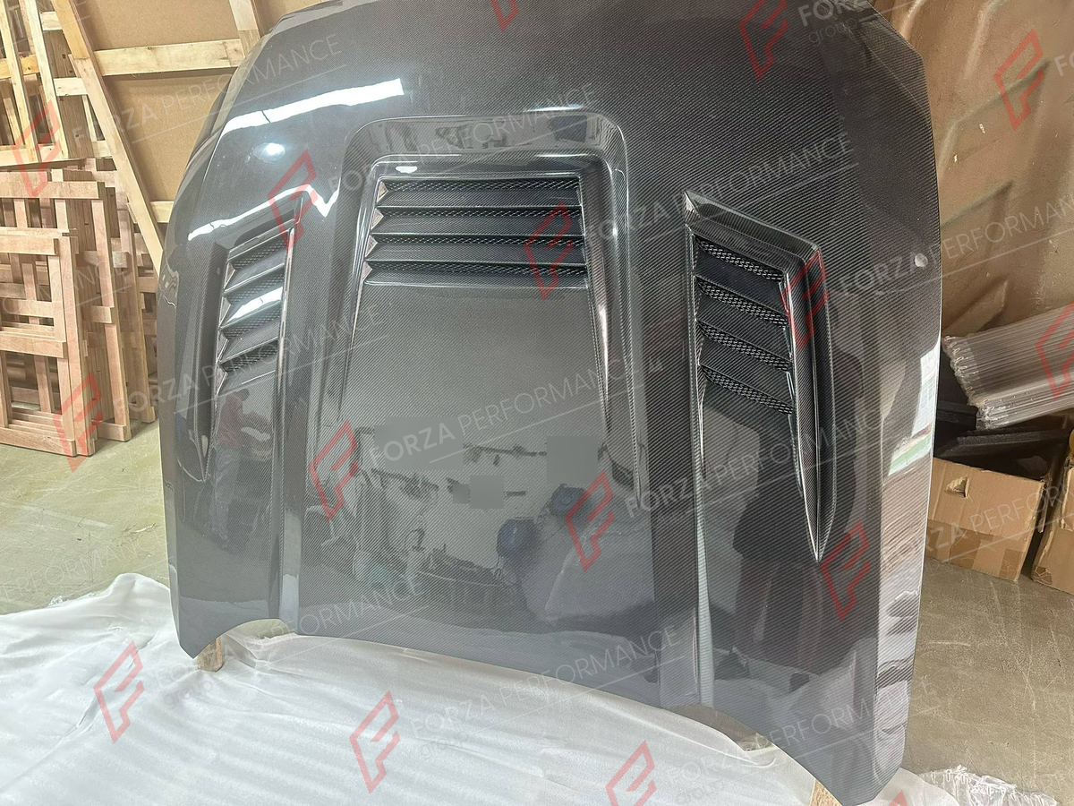 CARBON HOOD BONNET for FORD MUSTANG VII S650 2024+

Set includes:
Hood Bonnet

Material: Carbon

NOTE: Professional installation is required.