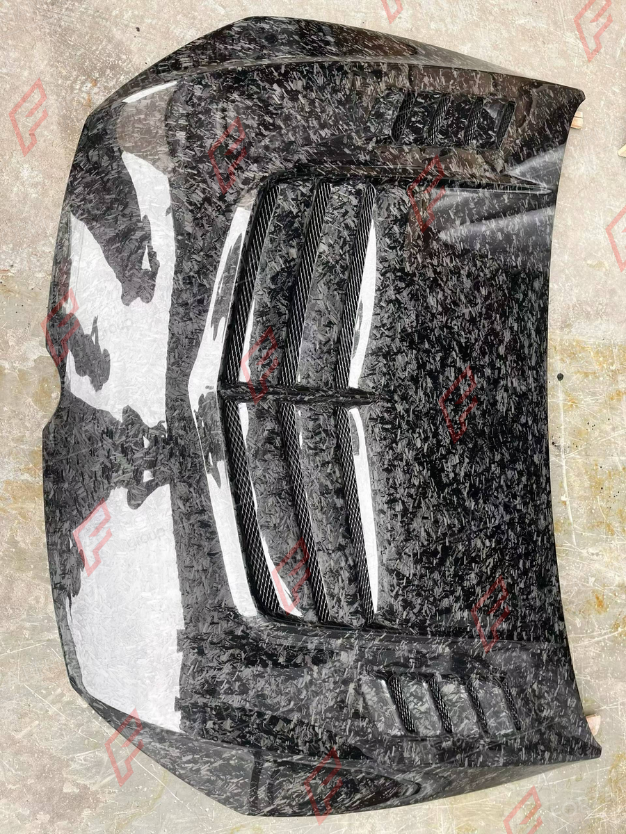 CARBON HOOD BONNET for VOLKSWAGEN GOLF GTI MK7 2013 - 2020

Set includes:
Hood Bonnet

Material: Carbon

NOTE: Professional installation is required.