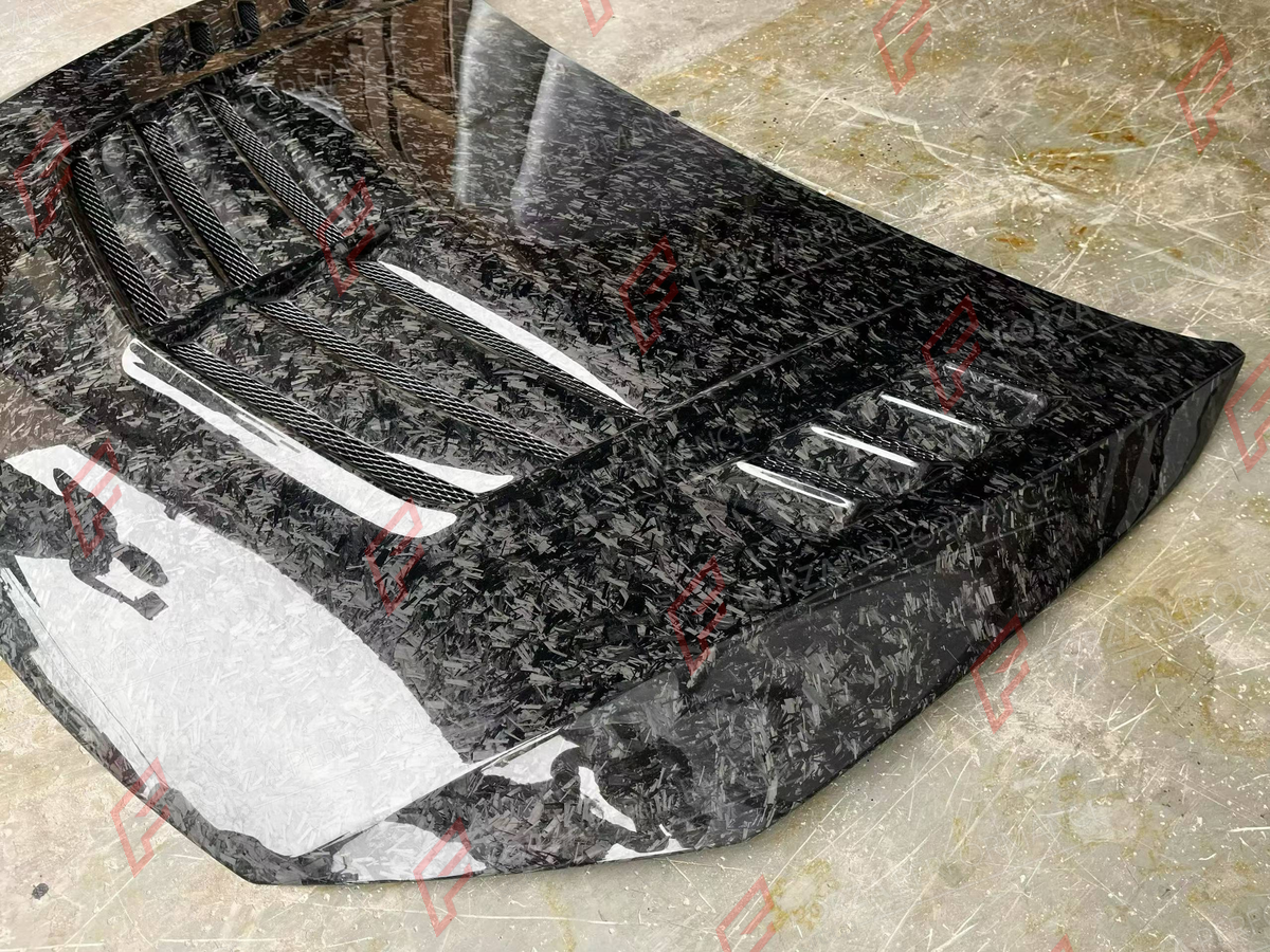 CARBON HOOD BONNET for VOLKSWAGEN GOLF GTI MK7 2013 - 2020

Set includes:
Hood Bonnet

Material: Carbon

NOTE: Professional installation is required.