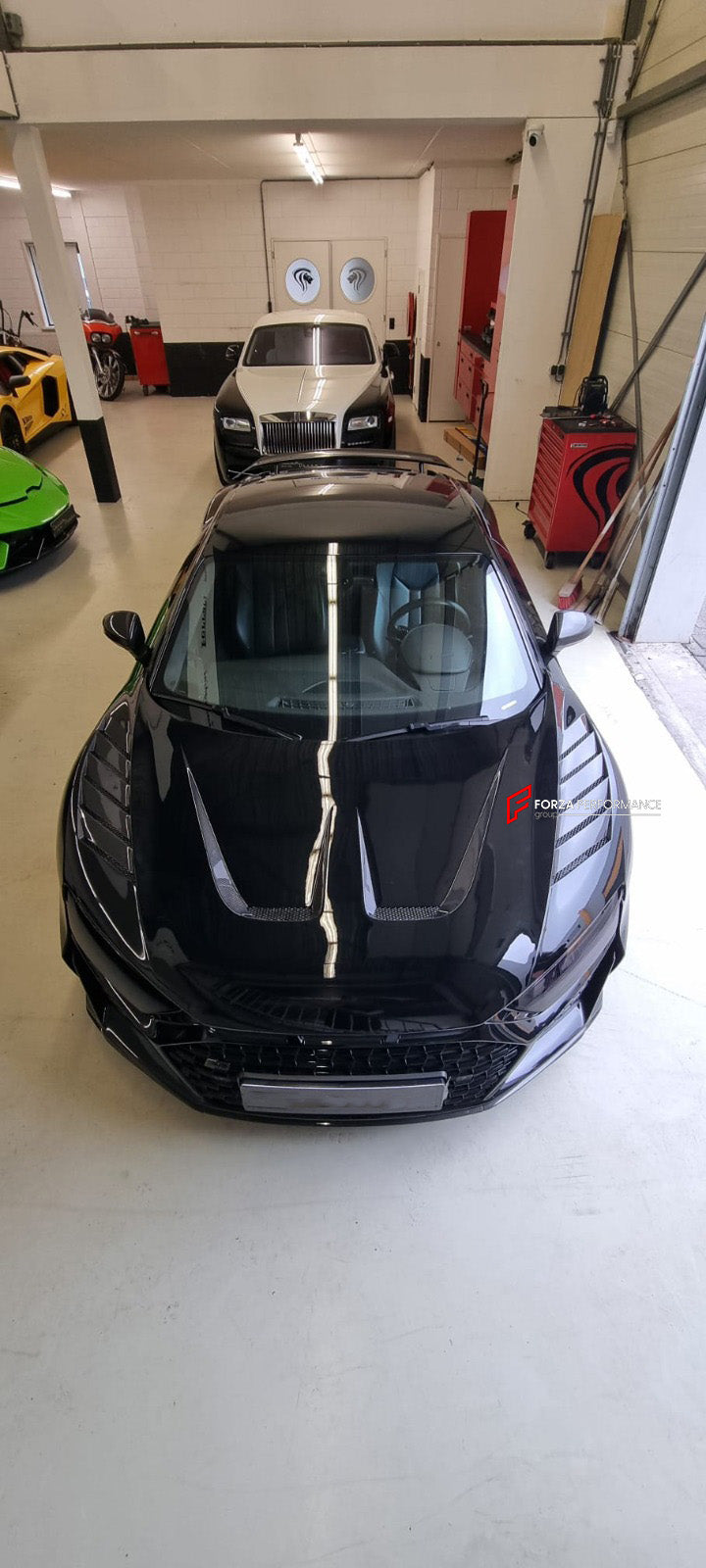 CARBON HOOD for AUDI R8 4S 2015-2018 4S FACELIFT 2019+ 

Set includes:

Hood

Material: Carbon Fiber

Note: Professional installation is required.