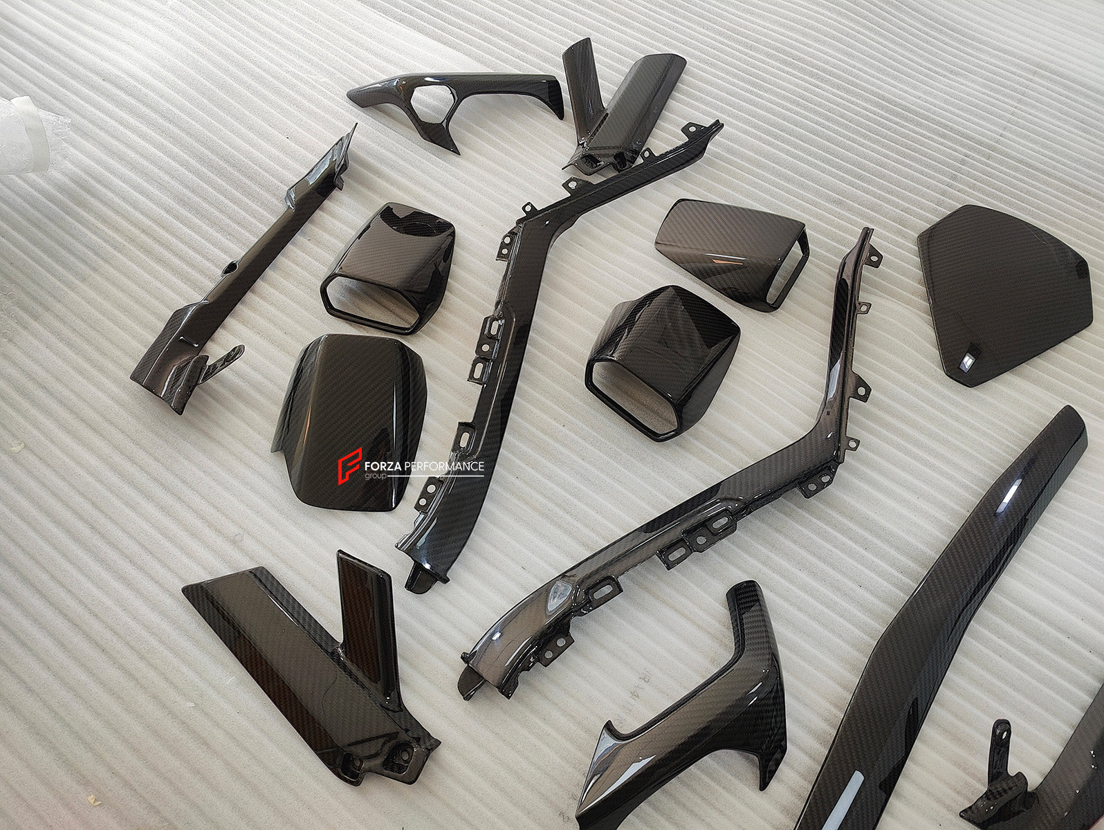 CARBON INTERIOR TRIM KIT COVERS for LAMBORGHINI HURACAN LP580 LP610 LP640 EVO 2014+  Set includes:  Dashboard Trim Cover Center Console Trim Cover Air Conditioning Covers Door Sills Shift Paddles