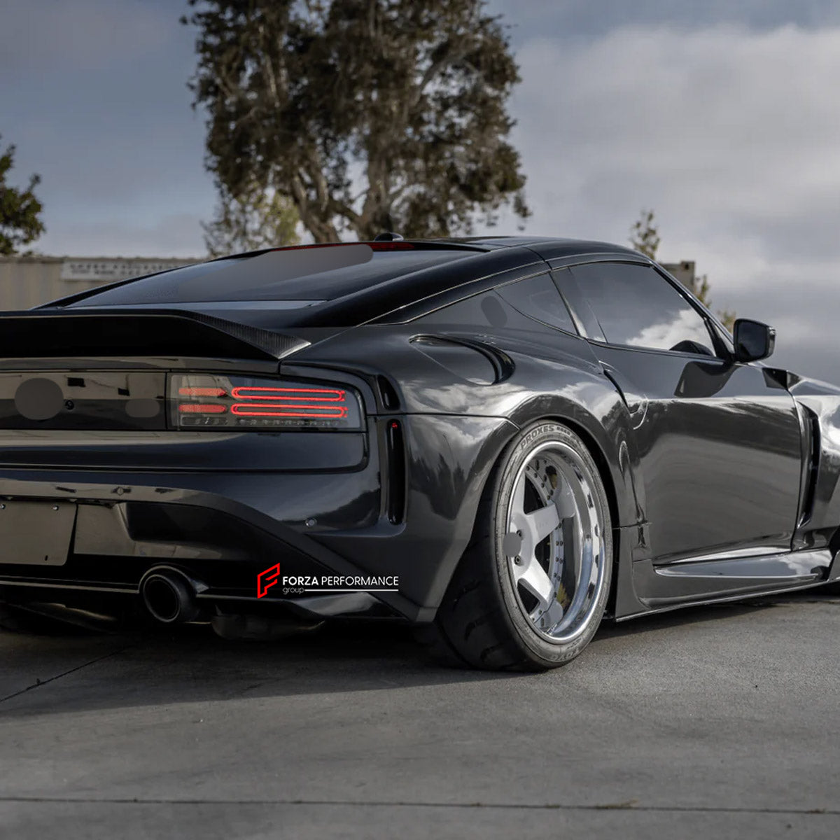 CARBON Rear Diffuser for Nissan Z 400Z 2022+
Set includes:

Rear Diffuser
Material: Carbon

NOTE: Professional installation is required.