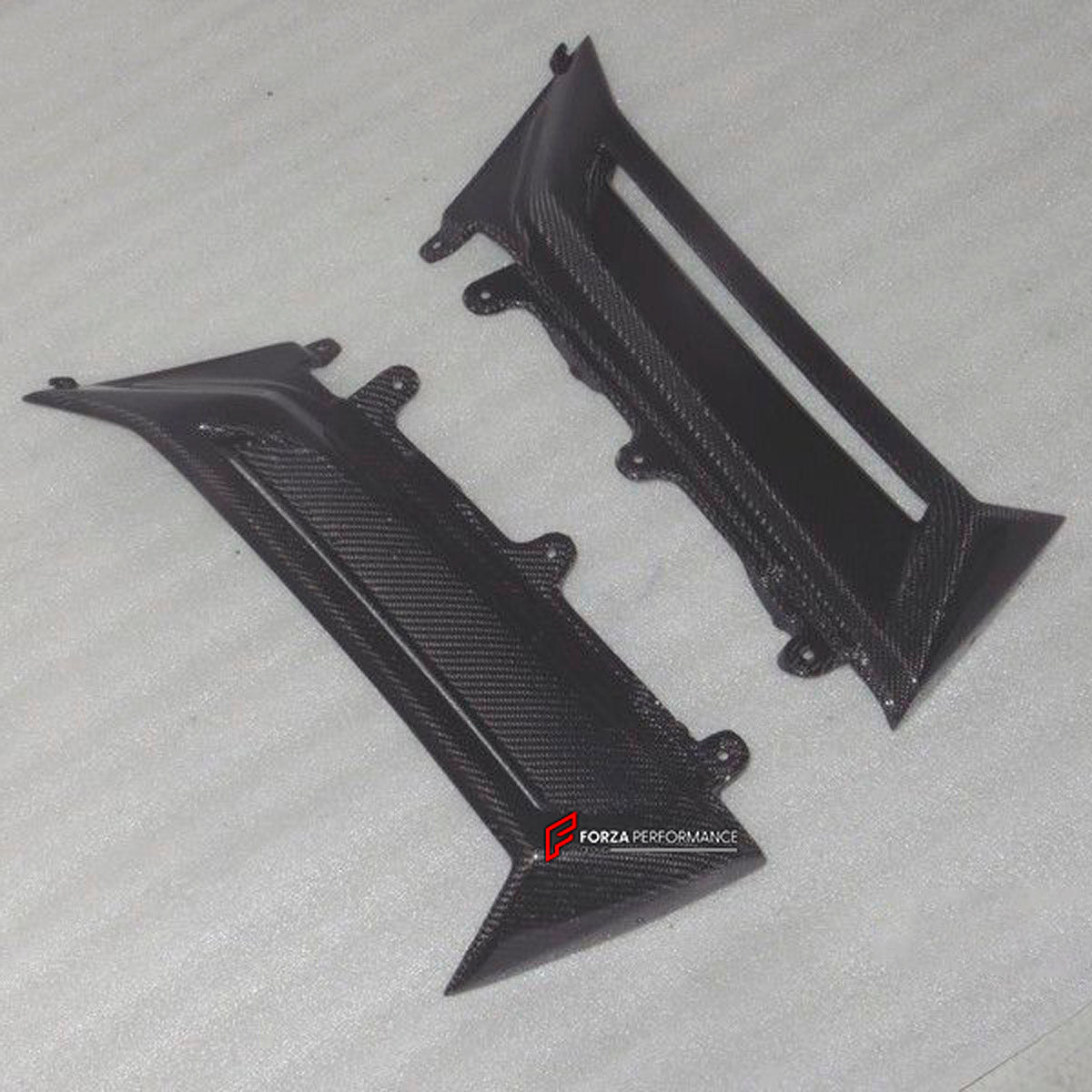 Carbon Rear Fender Air Scoop for Lamborghini Aventador LP700 VF008V 2012 - 2015
Set includes:

Rear Fender Air Scoop
Material: Carbon

NOTE: Professional installation is required.