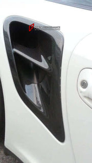 Carbon Rear Fender Air Scoop for Porsche 911 997 Turbo 2004 - 2013
Set includes:

Rear Fender Air Scoop
Material: Carbon

NOTE: Professional installation is required.