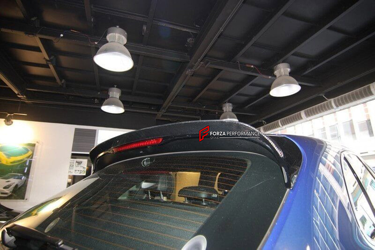 CARBON ROOF SPOILER for Porsche Macan FR003
Set includes:

Roof Spoiler
Material: Carbon

NOTE: Professional installation is required.