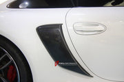 CARBON SIDE FENDER SCOOP for Porsche 911 991 Carrera 2013 - 2015
Set includes:

Side Fender Scoop
Material: Carbon

NOTE: Professional installation is required.