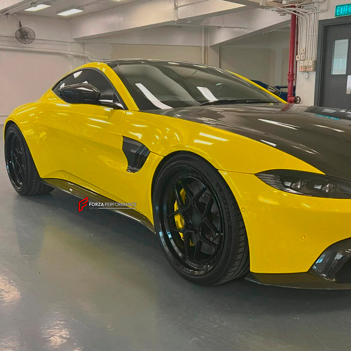 CARBON Side Skirts for Aston Martin Vantage AM6 2018 - 2024
Set includes:

Side Skirts
Material: Carbon

NOTE: Professional installation is required.