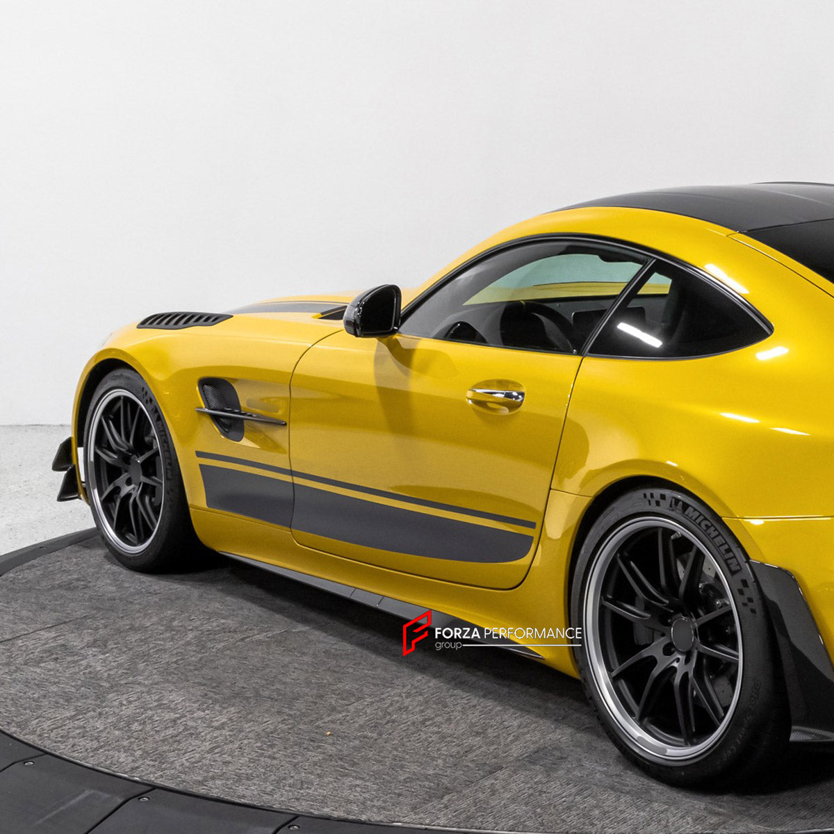 CARBON Side Skirts for Mercedes Benz AMG GTR GTC GTS Coupe 2018+
Set includes:

Side Skirts
Material: Carbon

NOTE: Professional installation is required.