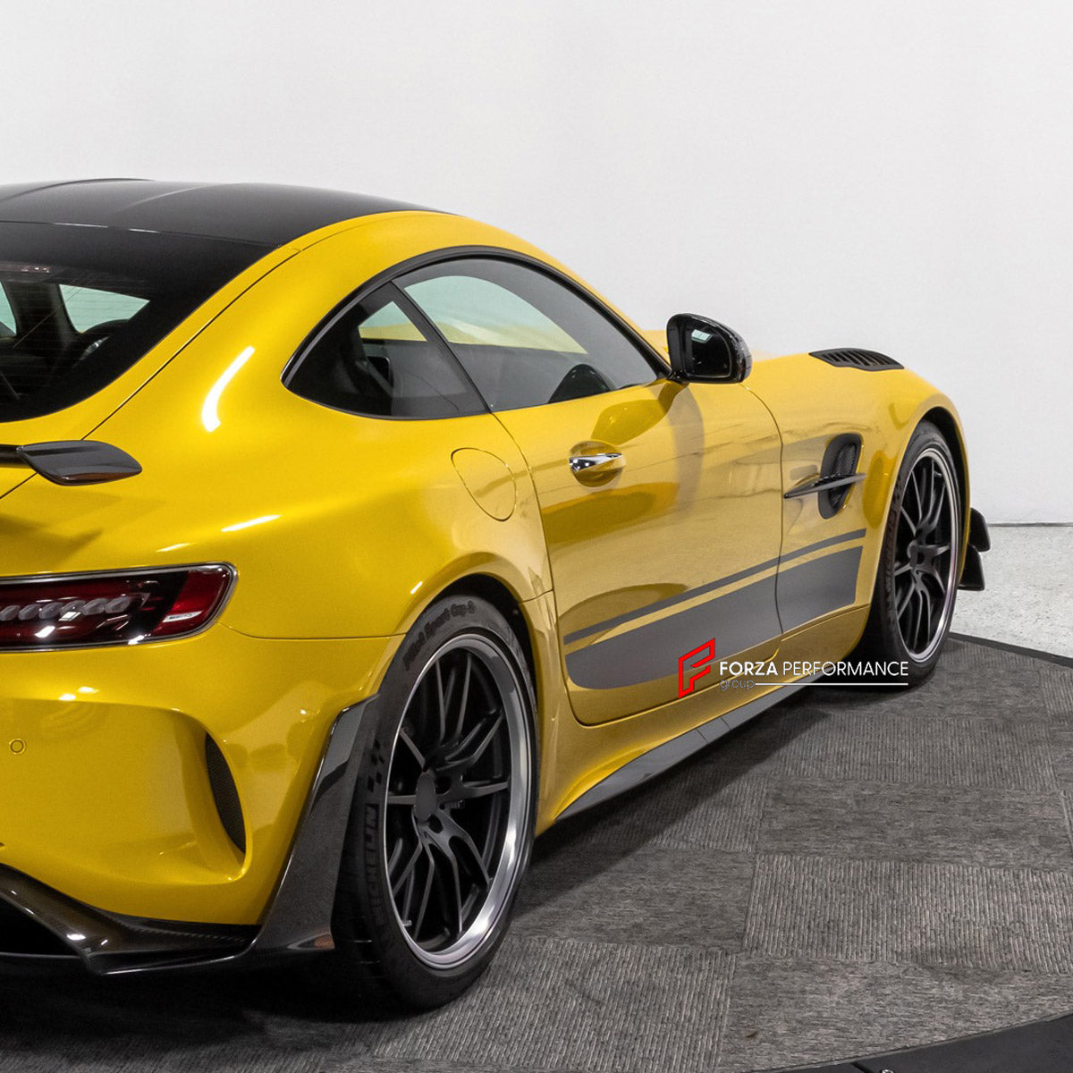 CARBON Side Skirts for Mercedes Benz AMG GTR GTC GTS Coupe 2018+
Set includes:

Side Skirts
Material: Carbon

NOTE: Professional installation is required.