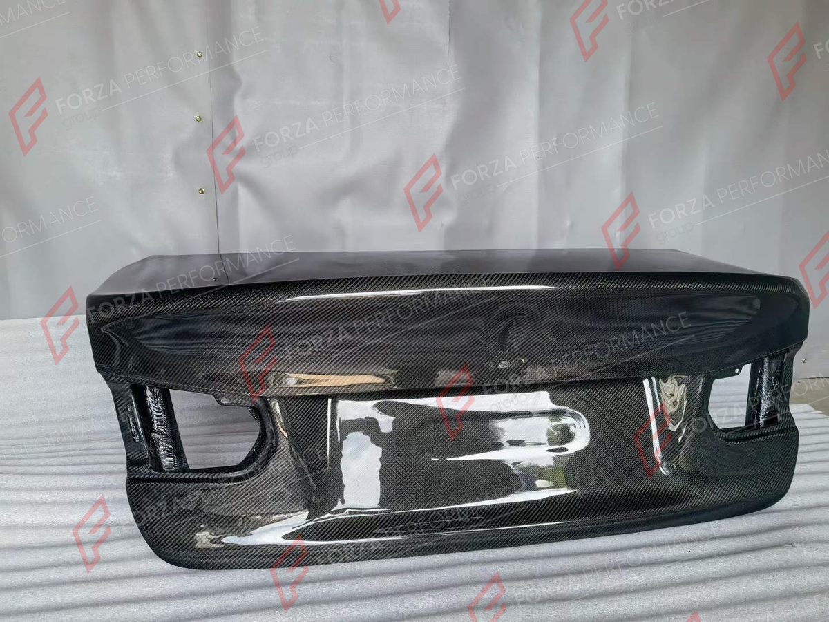 CARBON TRUNK LID for BMW 3 SERIES F30 2012 - 2018 FORZA PERFORMANCE custom fit CSL

Set includes:
Trunk Lid

Material: Carbon

NOTE: Professional installation is required.