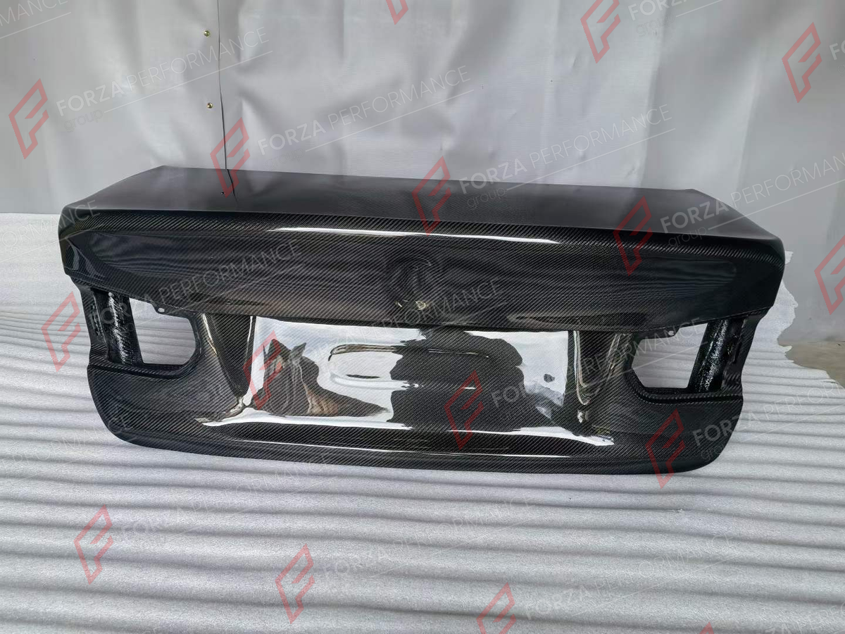CARBON TRUNK LID for BMW 3 SERIES F30 2012 - 2018 FORZA PERFORMANCE custom fit CSL

Set includes:
Trunk Lid

Material: Carbon

NOTE: Professional installation is required.