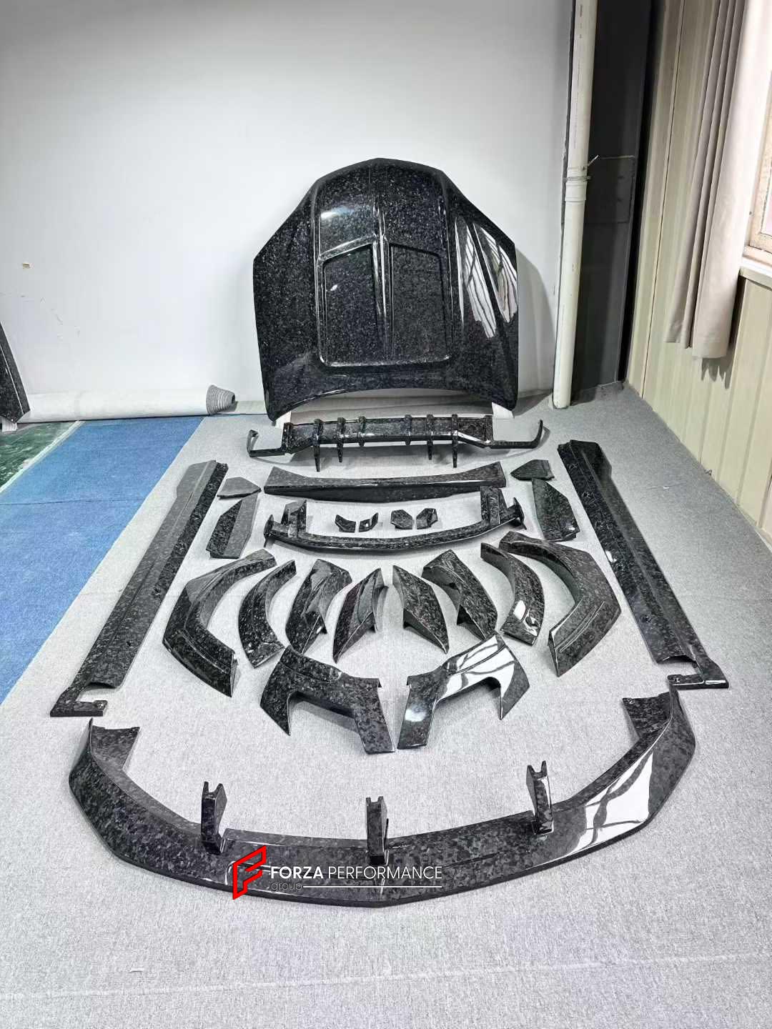 CARBON WIDE BODY KIT for LAMBORGHINI URUS SE FACELIFT 2025+ FORZA PERFORMANCE WD style kit