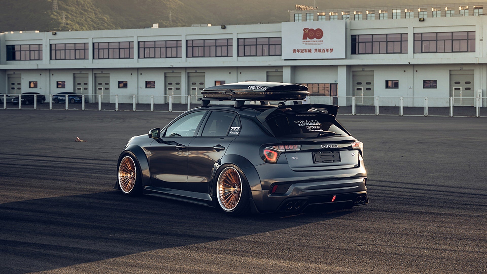 CARBON WIDE BODY KIT for LYNK CO 02 CC11 2018 - 2025

Set includes:

Front Lip
Front Bumper Assembly

Hood / Bonnet
Wide Front Fenders
Side Skirts

Rear Wide Fenders
Roof Spoiler
Rear Spoiler

Rear Diffuser

Material: Wet Carbon with Fiberglass

NOTE: Professional installation is required.

Why “Contact Us for Pricing”?

We don’t display fixed prices because our goal is to offer you the most competitive deal possible. Product costs often decrease over time, and by requesting a quote, you’ll receive our most