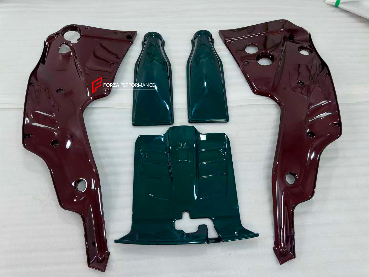 CARBON ENGINE COVER for Ferrari 812 Superfast GTS 2018+

Set includes:

One Set of Engine Bay Panels

Material: Dry Carbon

Note: Professional installation is required