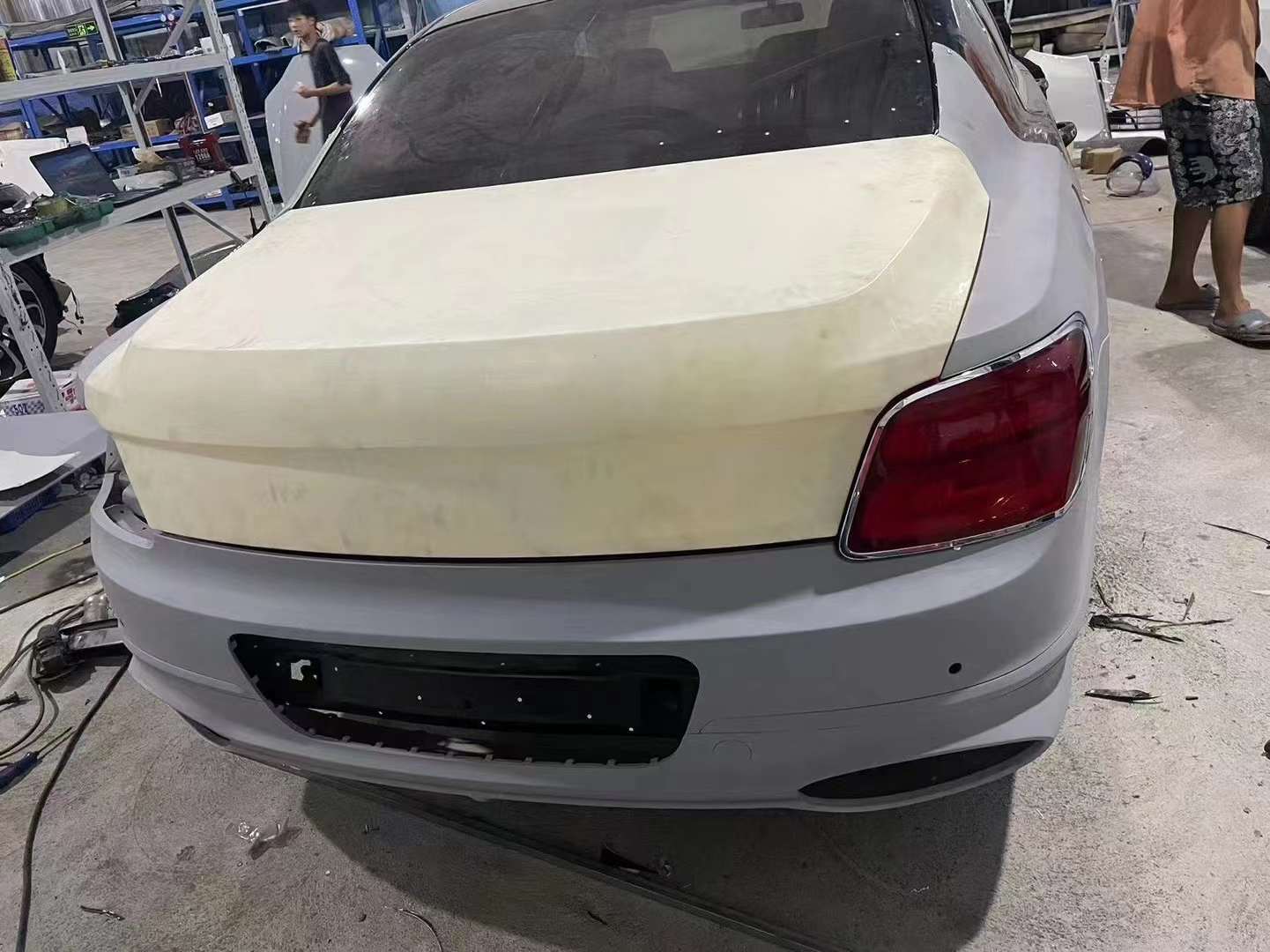 Conversion Body Kit for Bentley Flying Spur 2010 to 2020+  Set include:   Front lip Hood Center Grille Lower mesh Rear bumper Fenders Taillights Headlights Hood Material: Plastic 