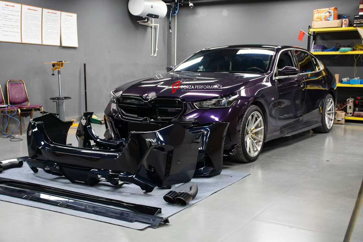 CONVERSION UPGRADE FACELIFT OLD TO NEW BODY KIT for BMW G60/G68 2024+ to M5 G90 2025+ FACELIFT
Set includes:

Front Bumper
Front Grille
Side Skirts
Rear Diffuser
Material: Plastic

NOTE: Professional installation is required.