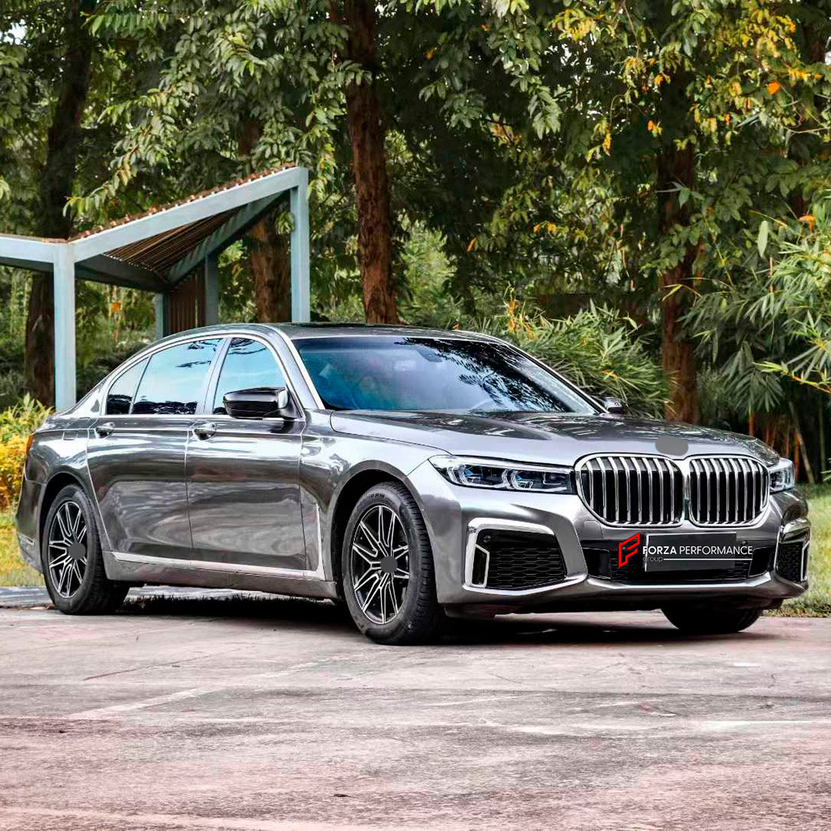 CONVERSION UPGRADE FACELIFT OLD TO NEW BODY KIT for BMW 7 Series F01 F02 2008 - 2015 to G11 G12 2015 - 2022
Set includes:

Front Lip
Front Bumper Assembly
Front Grille
License Plate
Hood Bonnet
Front Fenders
Body Side Door Moldings
Rear Diffuser
Rear Bumper Assembly
Exhaust Tips
Material: Plastic

NOTE: Professional installation is required.