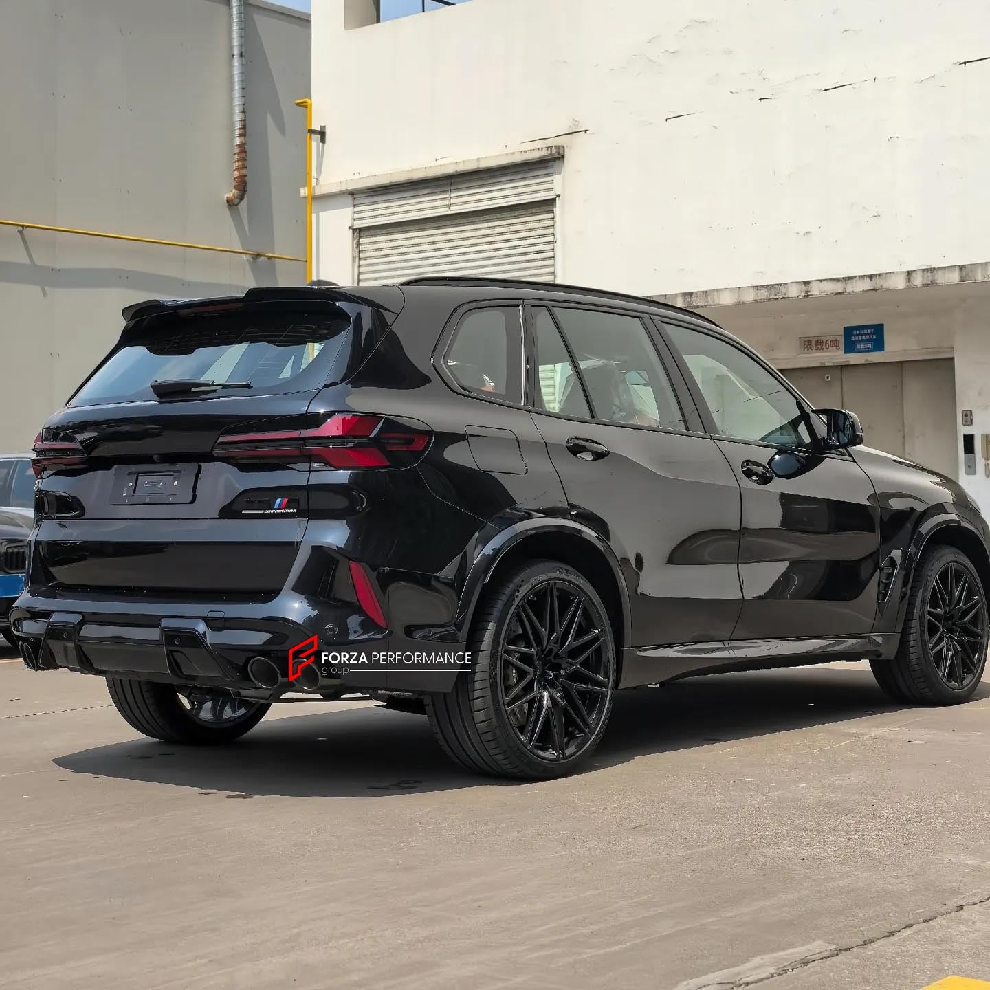 CONVERSION BODY KIT for BMW X5 G05 2018 - 2023 UPGRADE to X5M F95 LCI 2023+ FACELIFT


Set includes:

Front Bumper Assembly
Headlights
Fender Flares
Rear Bumper Assembly
Tail Lights
Exhaust Tips

Material: Plastic PP

Note: Professional installation is required