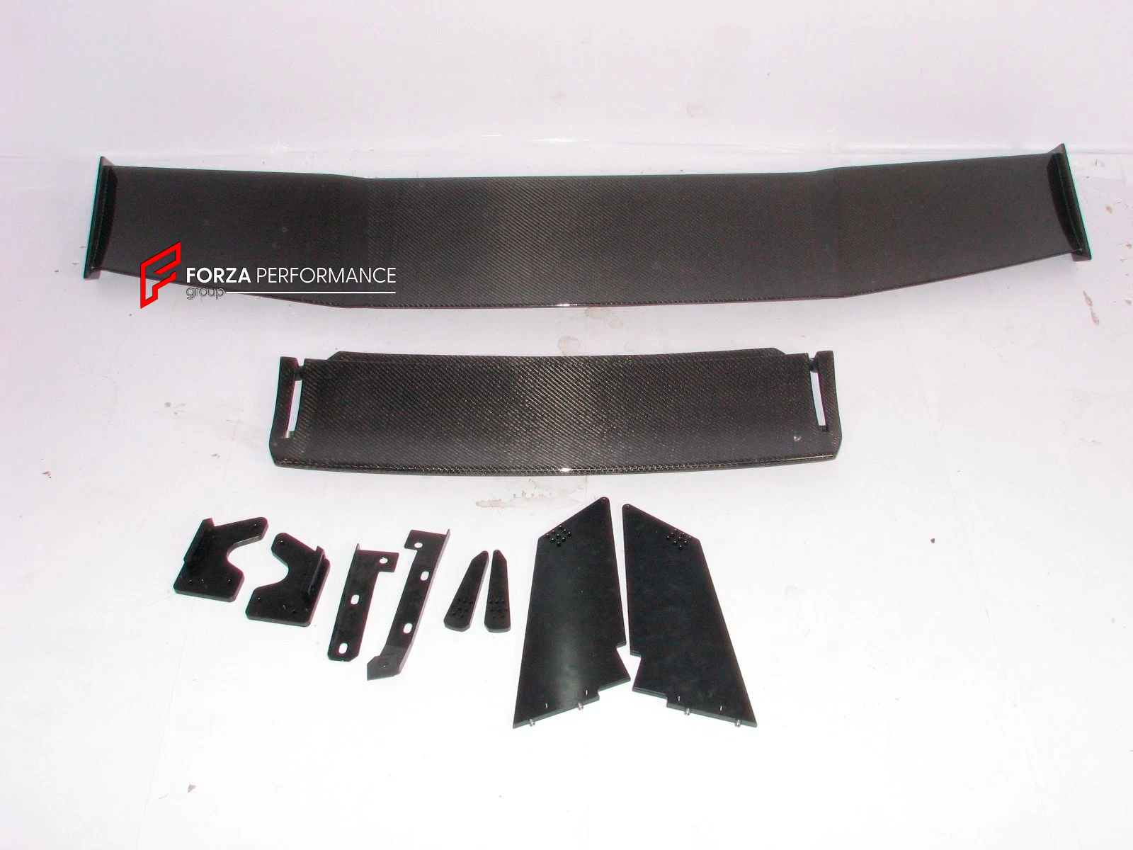 CONVERSION BODY KIT for LAMBORGHINI GALLARDO FACELIFT 2009 - 2014 UPGRADE to SUPERTROFEO

Set includes:

Front Bumper
Side Skirts
Engine Cover
Wing Spoiler

Material: Carbon

Note: Professional installation is required.