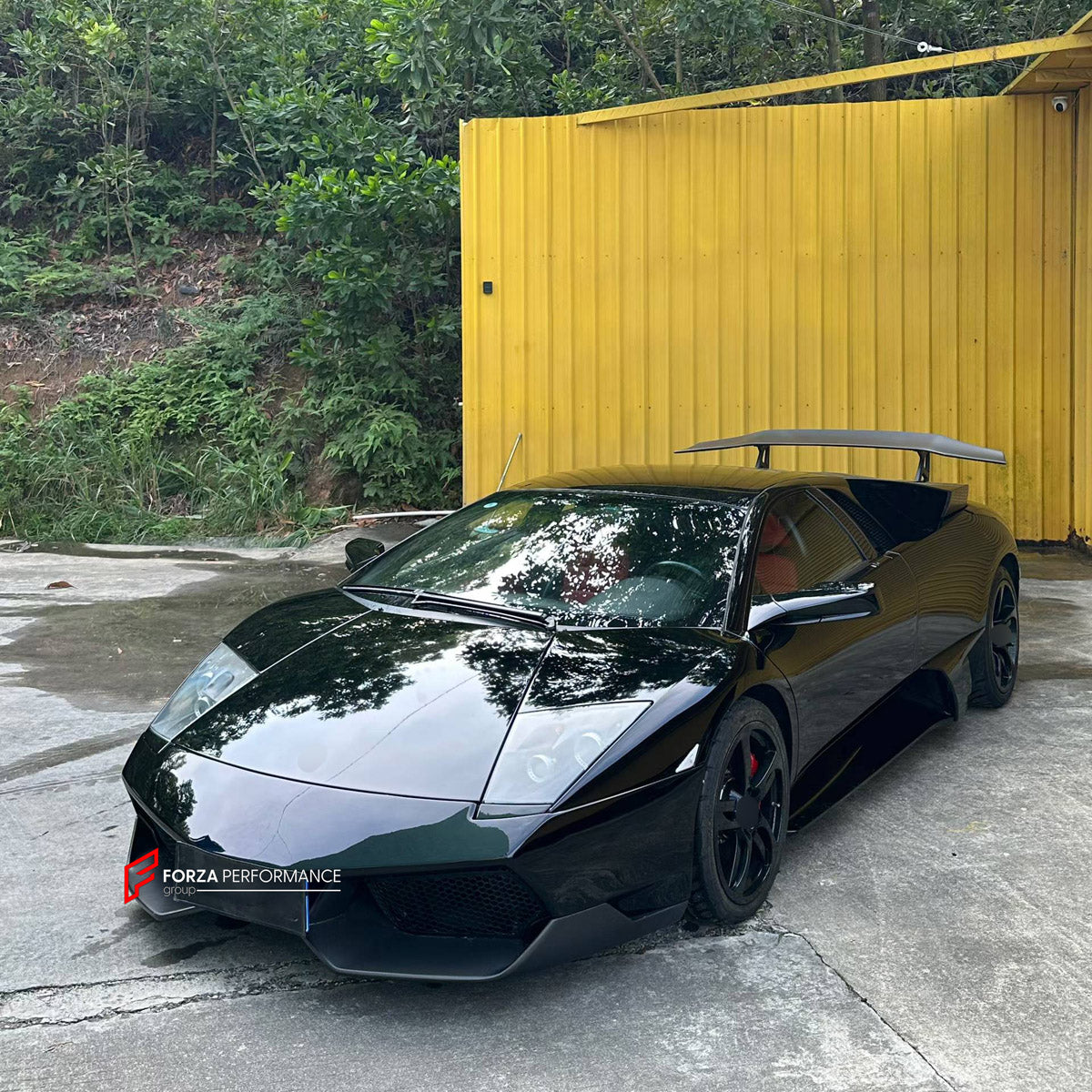 CONVERSION BODY KIT for LAMBORGHINI MURCIELAGO FACELIFT LP640 2006 - 2010 UPGRADE to LP670-4 SV 2009 - 2010 FORZA PERFORMANCE custom fit SV Style

Set includes:
Front Lip
Headlights
Side Skirts
Rear Spoiler Wing
Engine Cover
Rear Diffuser

Material: Plastic

NOTE: Professional installation is required.