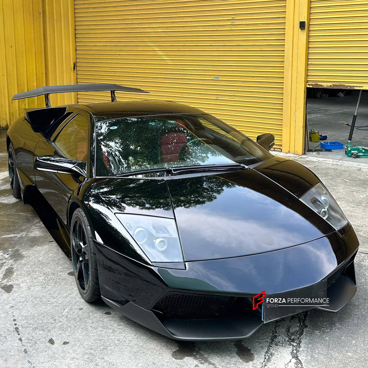 CONVERSION BODY KIT for LAMBORGHINI MURCIELAGO FACELIFT LP640 2006 - 2010 UPGRADE to LP670-4 SV 2009 - 2010 FORZA PERFORMANCE custom fit SV Style

Set includes:
Front Lip
Headlights
Side Skirts
Rear Spoiler Wing
Engine Cover
Rear Diffuser

Material: Plastic

NOTE: Professional installation is required.
