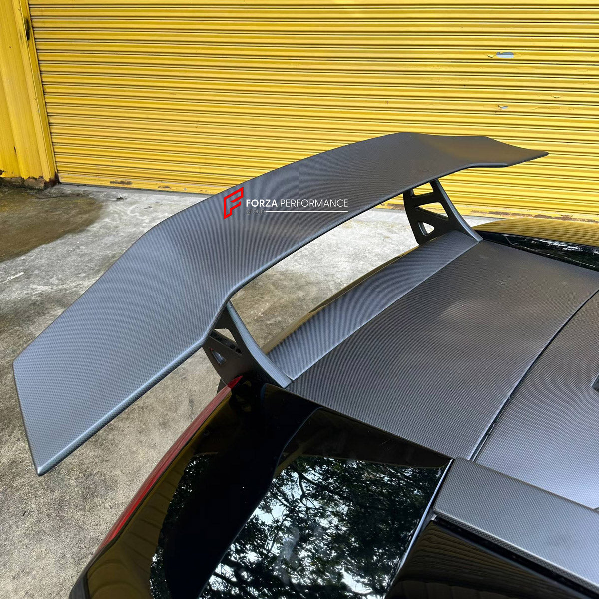 CONVERSION BODY KIT for LAMBORGHINI MURCIELAGO FACELIFT LP640 2006 - 2010 UPGRADE to LP670-4 SV 2009 - 2010 FORZA PERFORMANCE custom fit SV Style

Set includes:
Front Lip
Headlights
Side Skirts
Rear Spoiler Wing
Engine Cover
Rear Diffuser

Material: Plastic

NOTE: Professional installation is required.