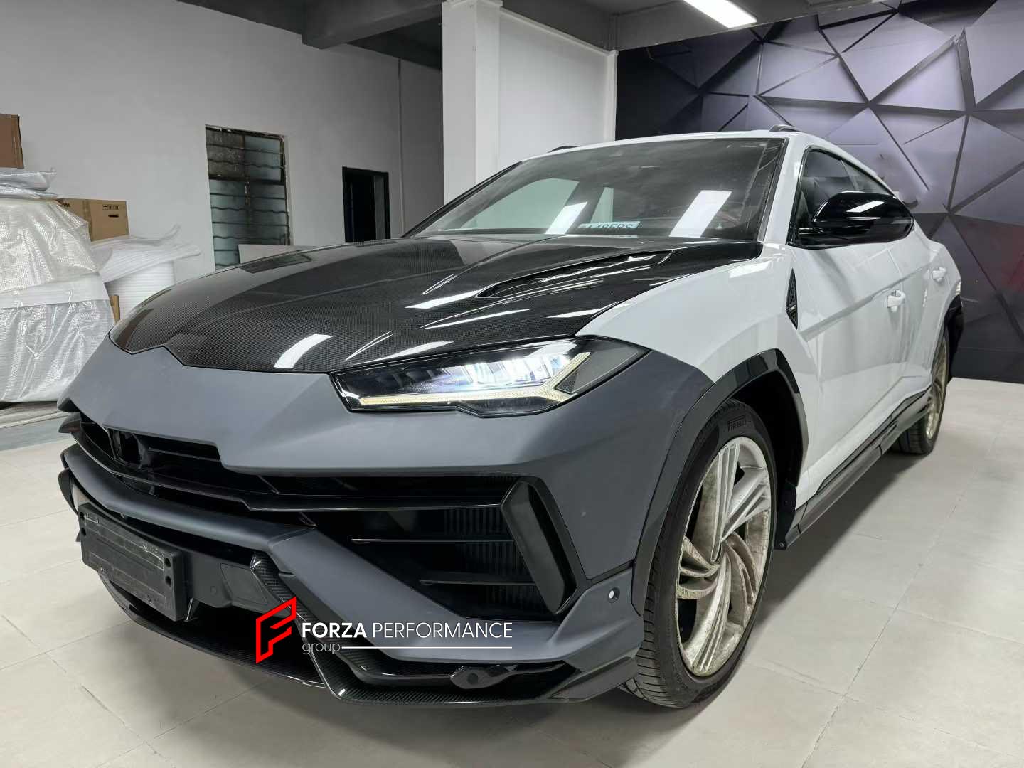 CONVERSION BODY KIT for LAMBORGHINI URUS 2018 - 2022 upgrade to PERFORMANTE

Set includes:

Front Lip
Front Bumper Assembly
Hood
Fender Flares
Side Mirror Covers
Side Skirts
Rear Trunk Spoiler
Roof Spoiler
Rear Bumper Asembly
Rear Diffuser
Interior Covers
Interior Trims

Material: Plastic + Carbon

Note: Professional installation is required.
