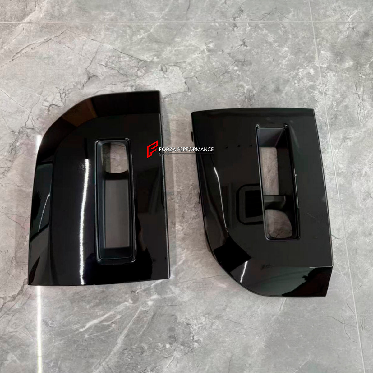 CONVERSION UPGRADE FACELIFT OLD TO NEW BODY KIT for Land Rover Defender L663 2020 - 2025 to Defender L663 Facelift 2026+
Set includes:

Front Headlights
Front Bumper Add ons
Front Hood Trims
Front Fender Vents
Rear Tail Lights Covers
Rear Bumper Add ons
Material: Plastic

NOTE: Professional installation is required.