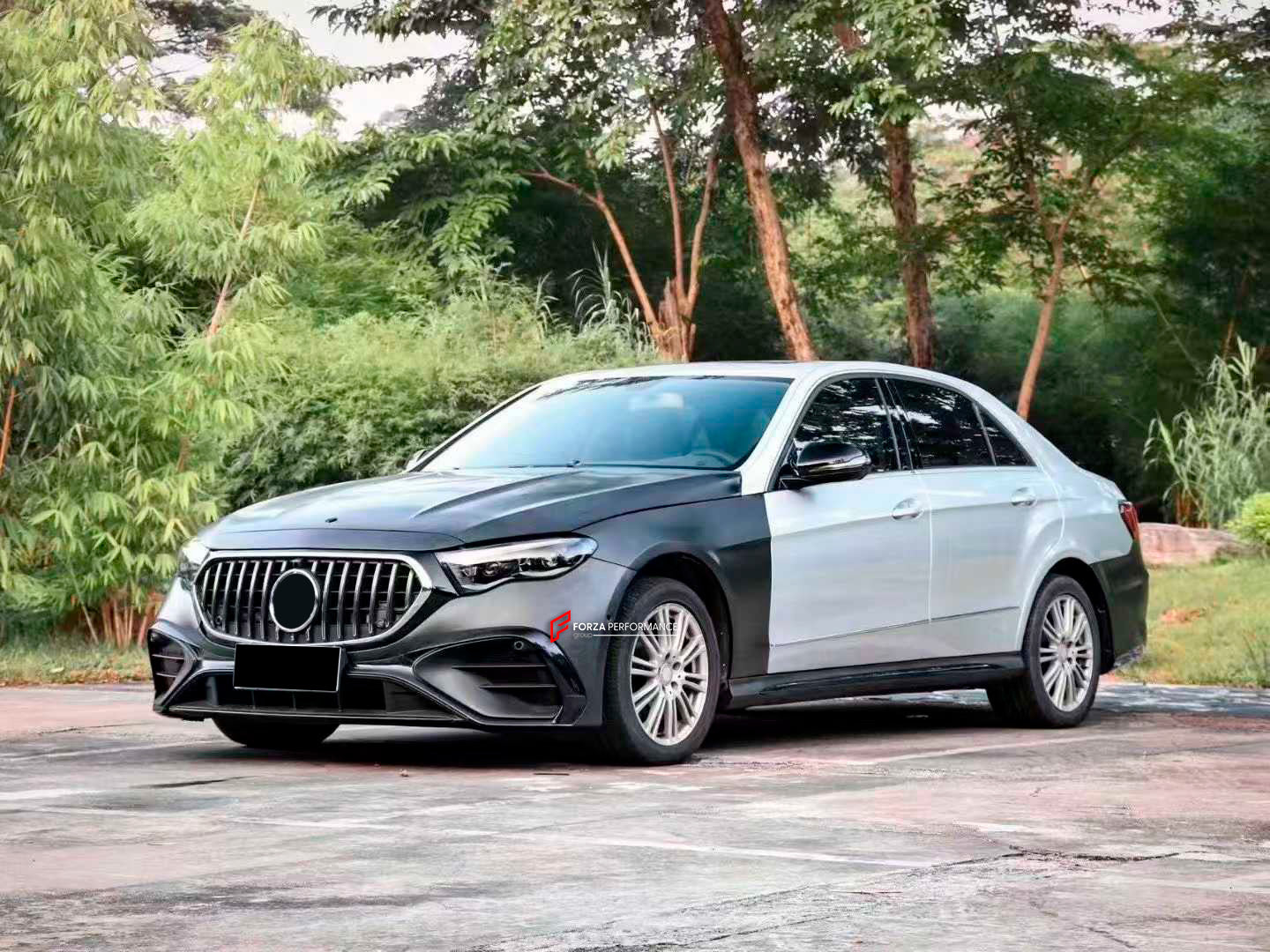 CONVERSION BODY KIT for MERCEDES-BENZ E-CLASS W212 2009 - 2016 upgrade to E53 W214 2023+

Set includes:

Front Bumper Assembly
Front Grille
Headlights
Hood / Bonnet
Front Fenders
Side Mirrors
Side Skirts
Rear Bumper
Tail Lights
Trunk
Rear Diffuser
Exhaust Tips

Material: Plastic, Aluminium

NOTE: Professional installation is required.