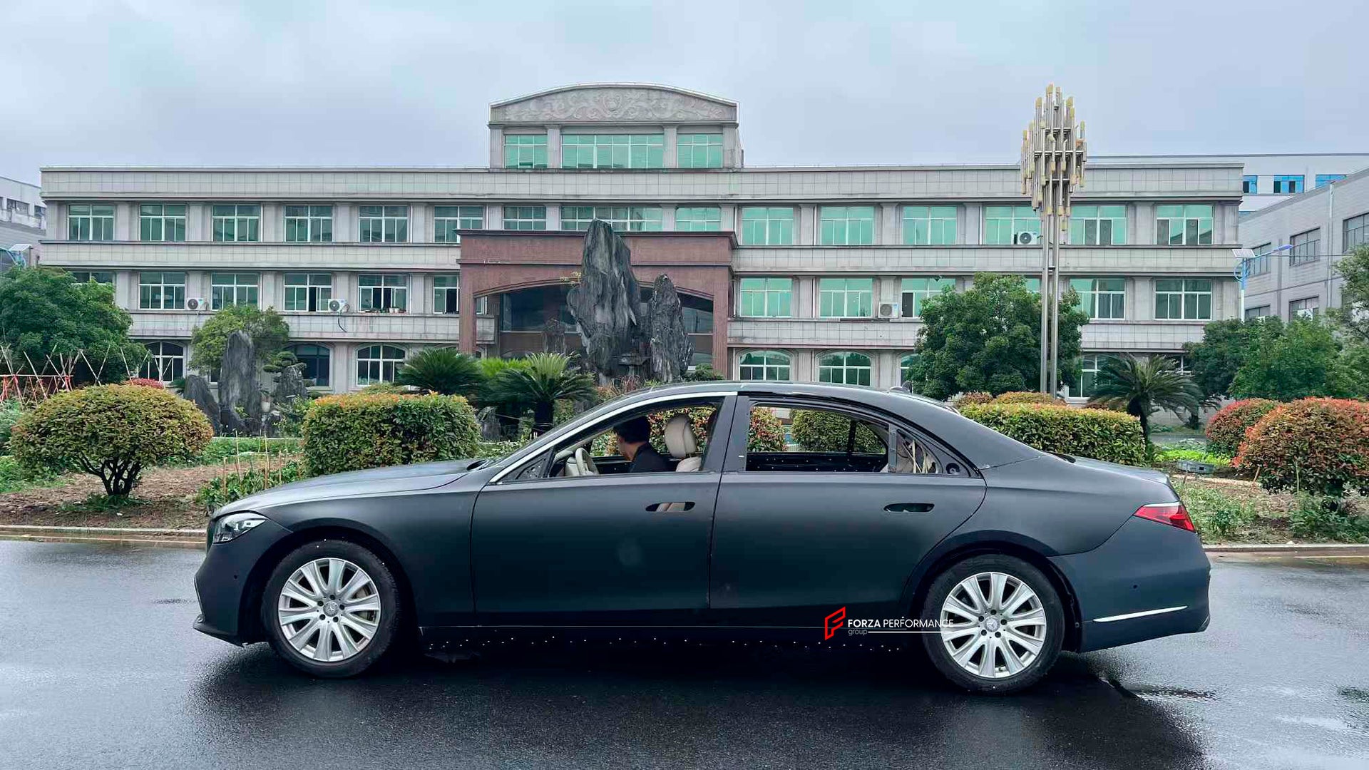 CONVERSION BODY KIT for MERCEDES-BENZ W222 2014 - 2020 UPGRADE to X223 W223 S680 MAYBACH 2022+




Set includes:

Front Bumper Assembly
Front Grille with Meshes
Hood/Bonnet
Headlights
Side Mirror Covers
Front Fenders
Doors
Side Quarter Panels
Rear Trunk
Rear Taillights
Rear Bumper Assembly
Exhaust Tips

Material: FRP Fiberglass

NOTE: Professional installation is required
