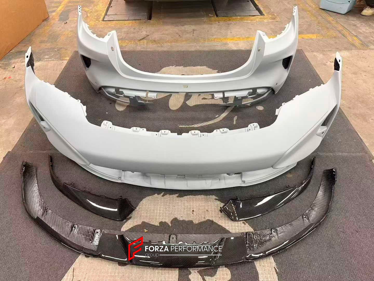 CONVERSION BODY KIT for PORSCHE TAYCAN J1.1 2020 - 2024 UPGRADE to PORSCHE TAYCAN TURBO J1.2 2025+ FACELIFT

Set includes:

Carbon Front Lip
Front Bumper

Rear Bumper


Material: Plastic
