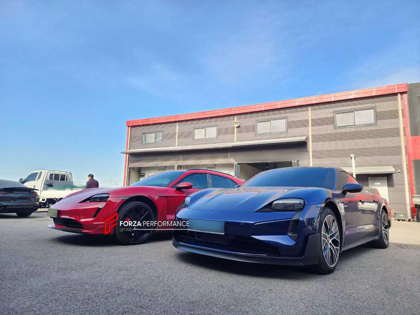 CONVERSION BODY KIT for PORSCHE TAYCAN J1.1 2020-2024 SPORT TURISMO UPGRADE to PORSCHE TAYCAN J1.2 TURBO GT 2025+ FACELIFT

Set includes:

Front Lip
Front Bumper
Side Skirts
Rear Bumper
Rear Diffuser

Material: Plastic

Note: Professional installation is required