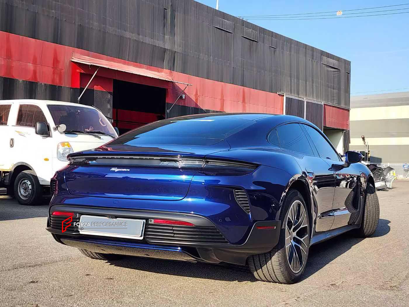 CONVERSION BODY KIT for PORSCHE TAYCAN J1.1 2020-2024 SPORT TURISMO UPGRADE to PORSCHE TAYCAN J1.2 TURBO GT 2025+ FACELIFT

Set includes:

Front Lip
Front Bumper
Side Skirts
Rear Bumper
Rear Diffuser

Material: Plastic

Note: Professional installation is required