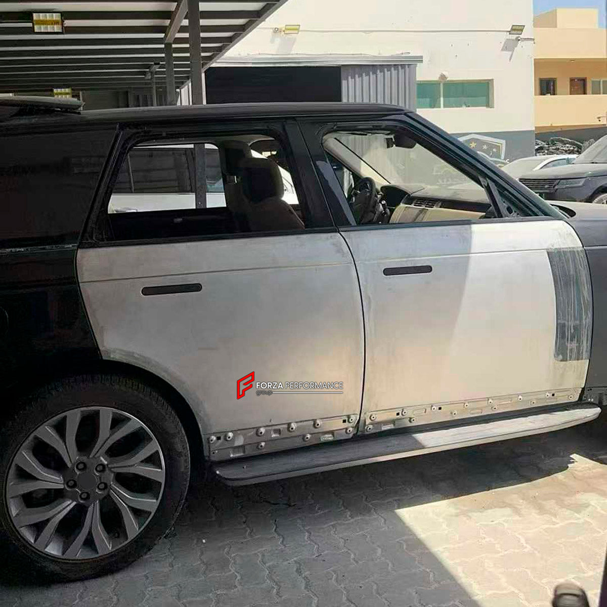 CONVERSION UPGRADE FACELIFT OLD TO NEW BODY KIT for Land Rover Range Rover Vogue L405 2012 - 2017 to Vogue L460 2021+
Set includes:

Front Lip
Front Bumper Assembly
Front Grille
Hood Bonnet
Front Fenders
Side Skirts
Door Panels
Body Side Door Moldings
Rear Fenders
Roof Spoiler
Rear Bumper Assembly
Rear Diffuser
Material: Plastic

NOTE: Professional installation is required.