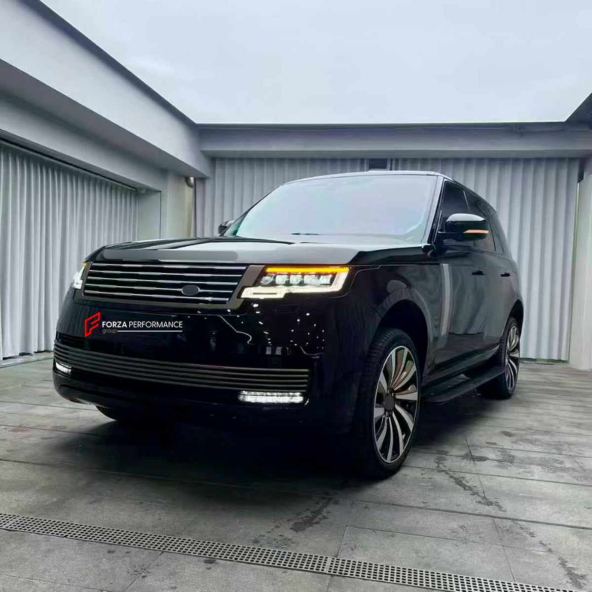 CONVERSION UPGRADE FACELIFT OLD TO NEW BODY KIT for Land Rover Range Rover Vogue L405 2012 - 2017 to Vogue L460 2021+
Set includes:

Front Lip
Front Bumper Assembly
Front Grille
Hood Bonnet
Front Fenders
Side Skirts
Door Panels
Body Side Door Moldings
Rear Fenders
Roof Spoiler
Rear Bumper Assembly
Rear Diffuser
Material: Plastic

NOTE: Professional installation is required.