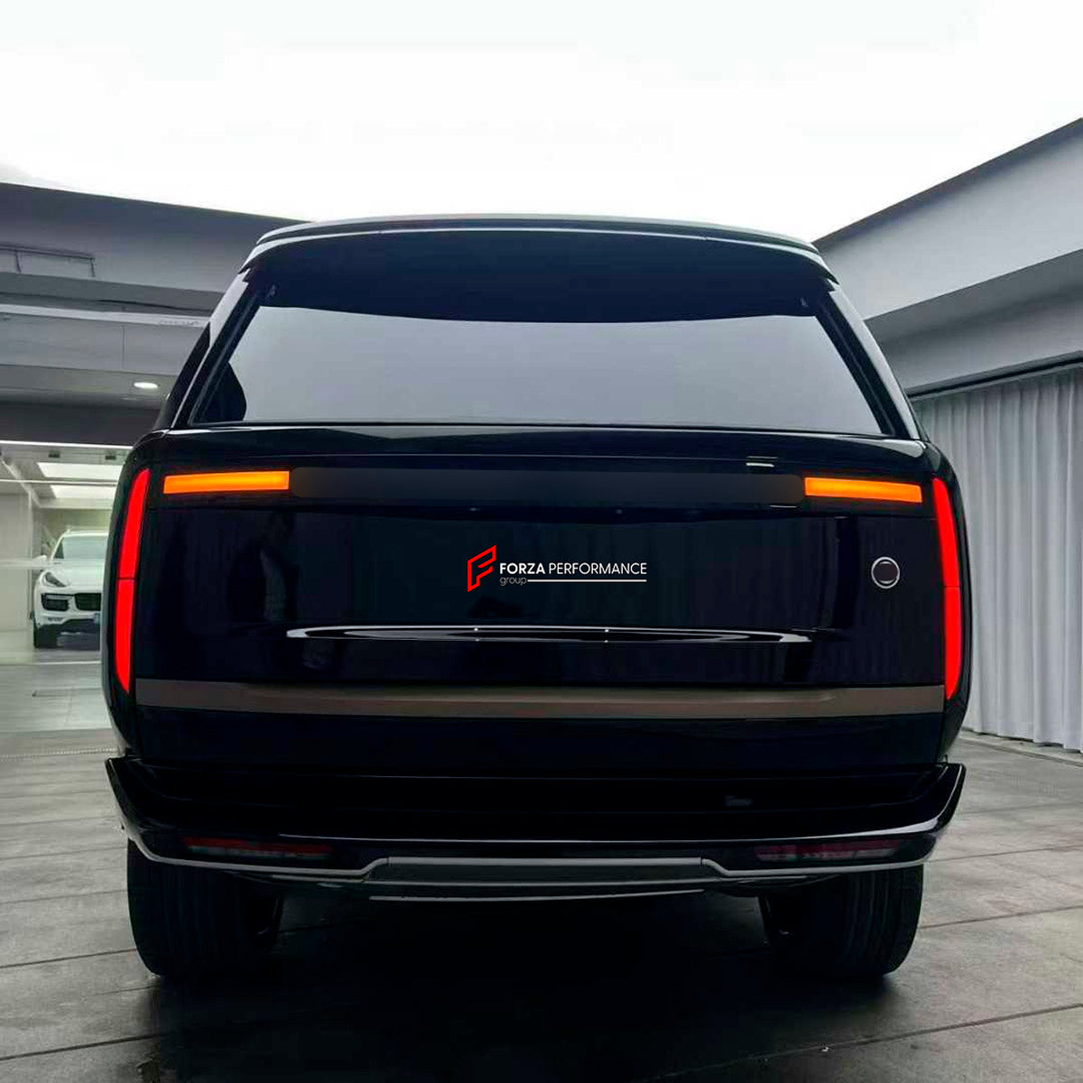 CONVERSION UPGRADE FACELIFT OLD TO NEW BODY KIT for Land Rover Range Rover Vogue L405 2012 - 2017 to Vogue L460 2021+
Set includes:

Front Lip
Front Bumper Assembly
Front Grille
Hood Bonnet
Front Fenders
Side Skirts
Door Panels
Body Side Door Moldings
Rear Fenders
Roof Spoiler
Rear Bumper Assembly
Rear Diffuser
Material: Plastic

NOTE: Professional installation is required.
