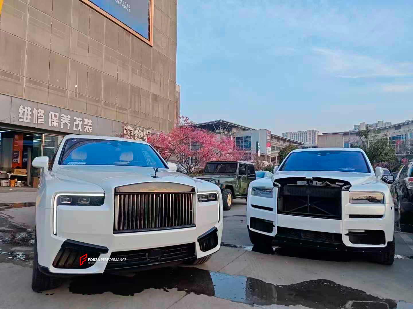 CONVERSION DRY CARBON BODY KIT for ROLLS ROYCE CULLINAN 2018 - 2025 UPGRADE to SERIES II 2025

Set includes:

Front Bumper
Grille Frame
Grille
Original Rolls-Royce Headlights
