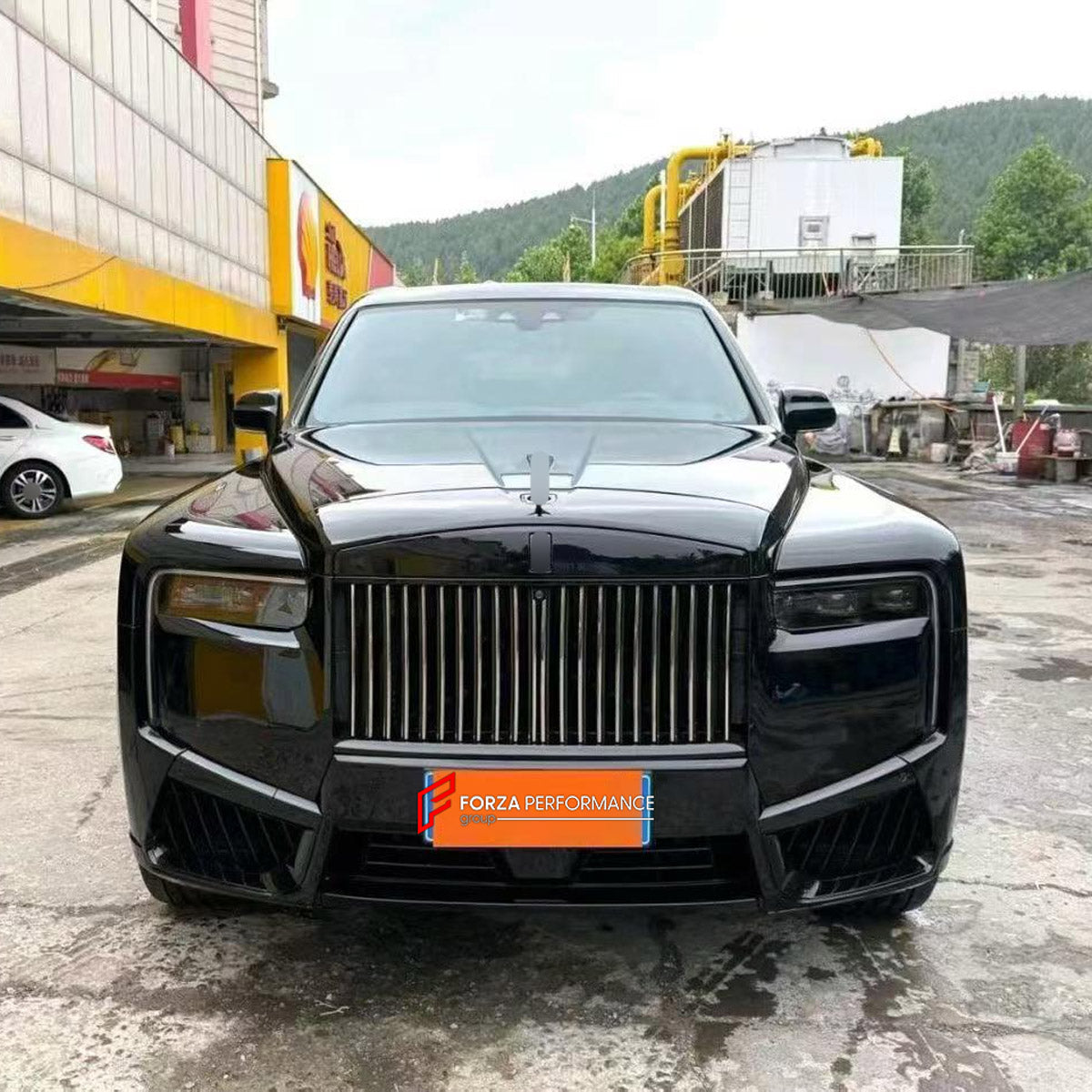 CONVERSION BODY KIT for ROLLS-ROYCE CULLINAN SERIES I 2018 - 2024 UPGRADE to CULLINAN SERIES II FACELIFT 2024+

Set includes:
Front Bumper Assembly
Body Side Door Moldings
Roof Spoiler
Rear Bumper Assembly
Rear Diffuser

Material: Plastic

NOTE: Professional installation is required.