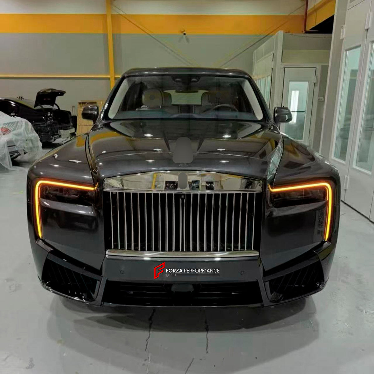 CONVERSION UPGRADE FACELIFT OLD TO NEW BODY KIT for Rolls Royce Cullinan Series I 2018 - 2024 to Cullinan Series II Facelift 2025+
Set includes:

Front Bumper Assembly
Front Grille
Front Headlights
Rear Bumper Assembly
Tail Lights
Exhaust Tips
Material: Plastic

NOTE: Professional installation is required.