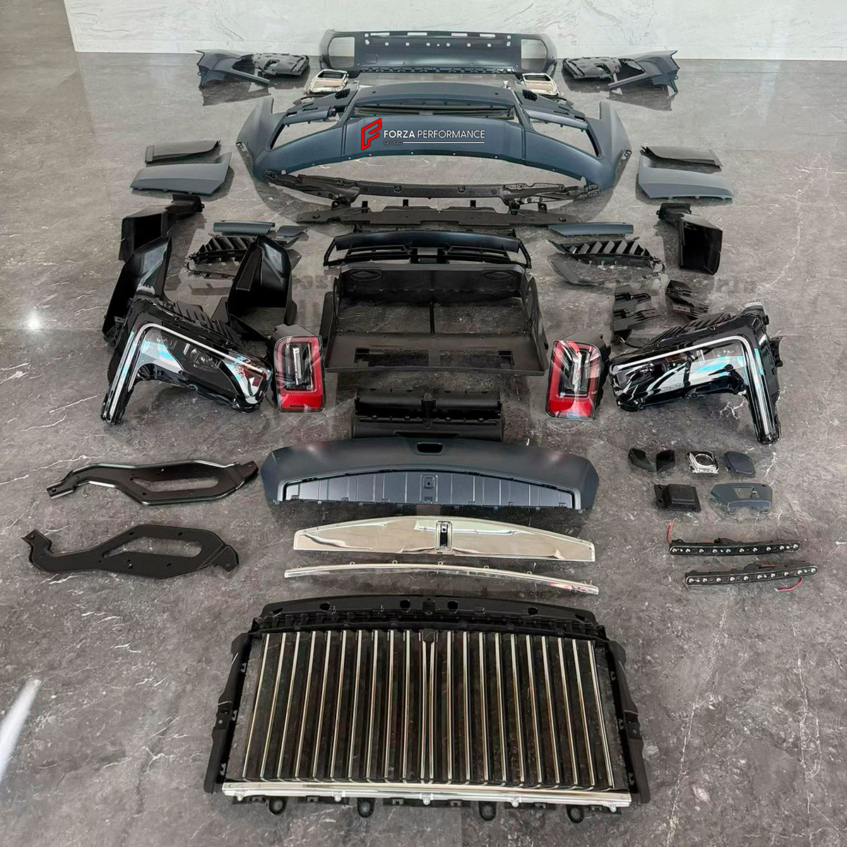 CONVERSION UPGRADE FACELIFT OLD TO NEW BODY KIT for Rolls Royce Cullinan Series I 2018 - 2024 to Cullinan Series II Facelift 2025+
Set includes:

Front Bumper Assembly
Front Grille
Front Headlights
Rear Bumper Assembly
Tail Lights
Exhaust Tips
Material: Plastic

NOTE: Professional installation is required.