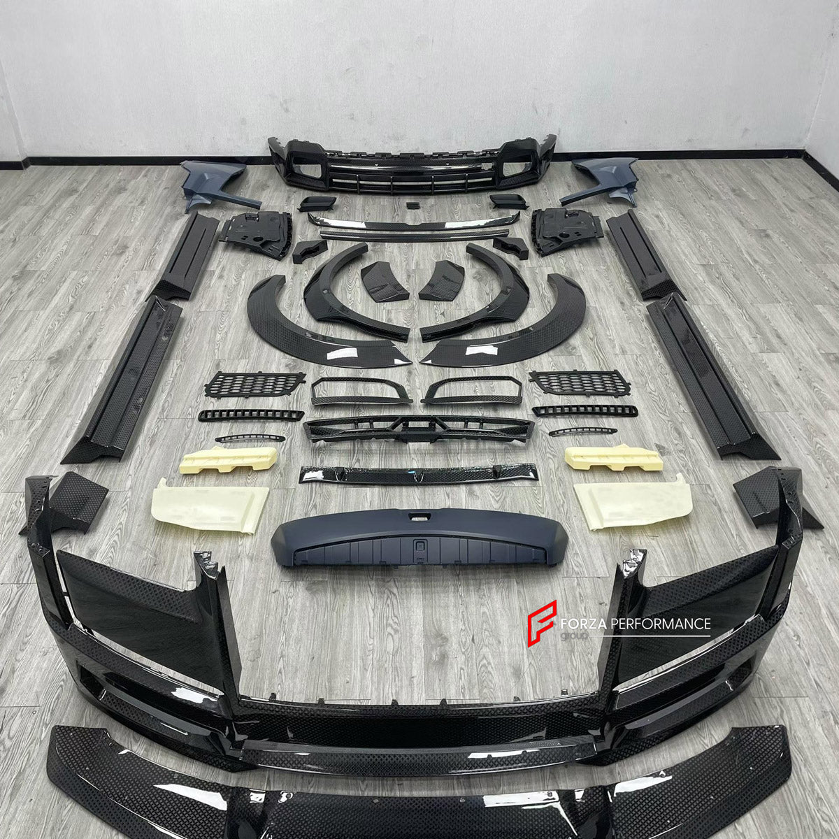 CONVERSION BODY KIT for ROLLS-ROYCE CULLINAN SERIES I 2018 - 2024 UPGRADE to CULLINAN SERIES II 2024+ FORZA PERFORMANCE custom fit 1016 Industries Style

Set includes:
Front Lip
Front Bumper Assembly
Front Grille
Headlights
Fender Flares
Side Skirts
Ducktail Spoiler

Material: Plastic

NOTE: Professional installation is required.