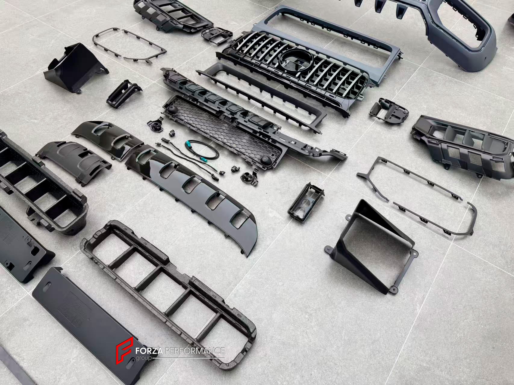 CONVERSION BODY KIT with FRONT BUMPER GRILLE PROTECTOR BULL BAR GUARD for MERCEDES BENZ G CLASS W465 2024+ to G63 AMG W465 2025+

Set includes:

Front Bumper Assembly
Front Skid Plate
Front Fender Liners

Front Grille&nbsp;
Bull Bar

Material: Plastic + Aluminium

NOTE: Professional installation is required