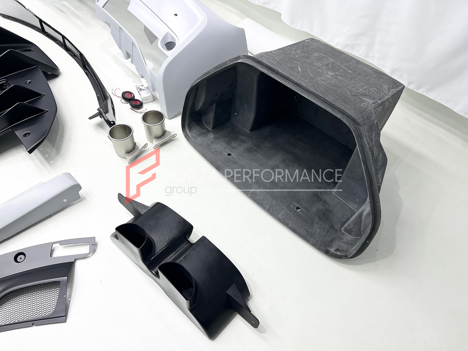 CONVERSION CARBON BODY KIT for FERRARI 458 2010 - 2016 UPGRADE to SPECIALE 2013 - 2016


Set includes:
Front Bumper
Front Bumper Trims
Front Hood
Side Skirts
Rear Trims
Rear Bumper
Rear Diffuser