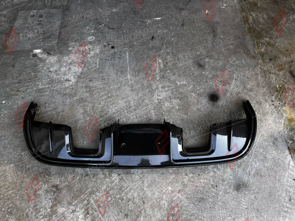 CONVERSION CARBON REAR DIFFUSER for PORSCHE 718 982 CAYMAN BOXSTER 2016 - 2025 UPGRADE to 718 GT4 RS 2022 - 2025 FORZA PERFORMANCE custom fit GT4 RS Style

Set includes:
Rear Diffuser

Material: Carbon

NOTE: Professional installation is required.