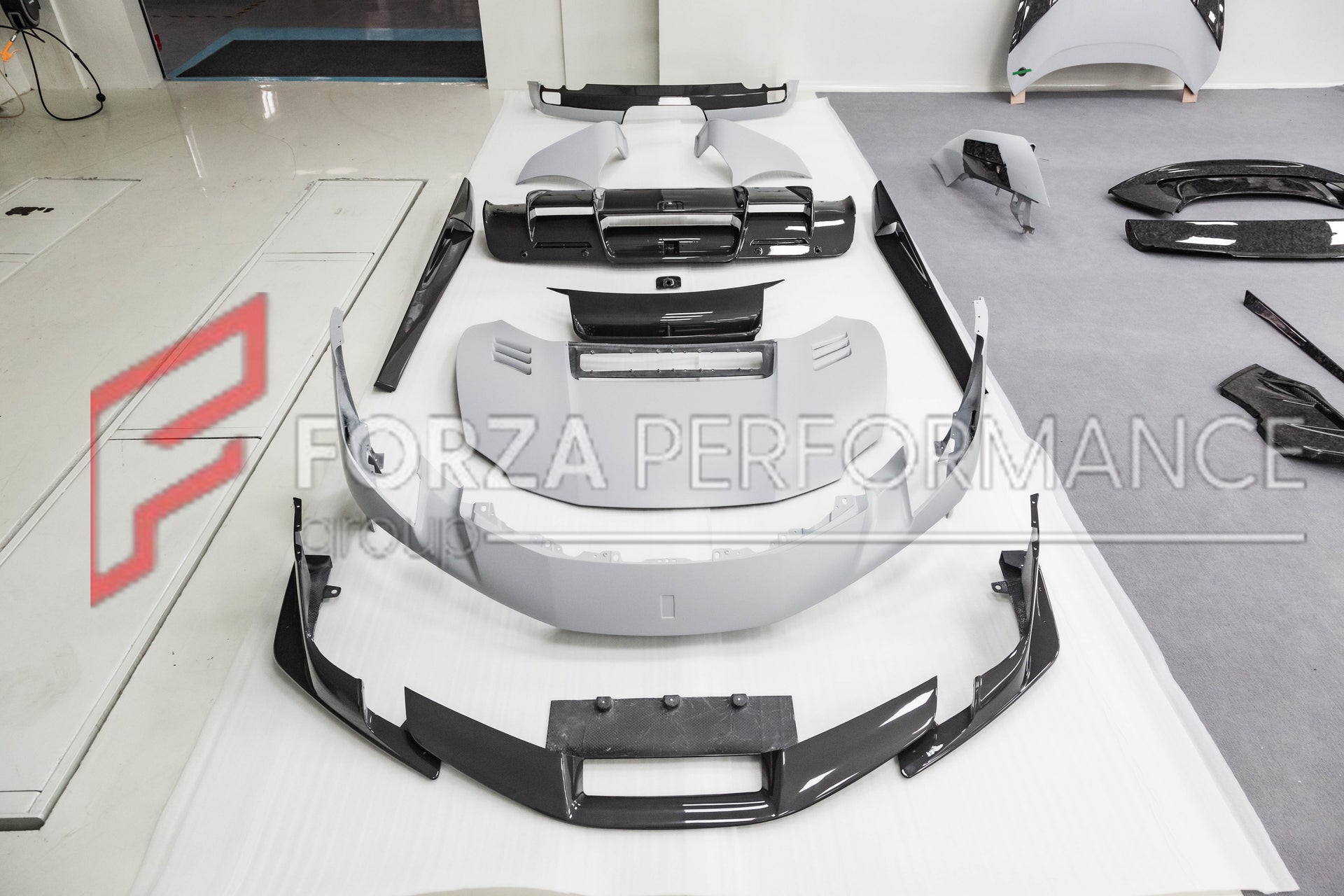 CONVERSION UPGRADE FACELIFT OLD TO NEW BODY KIT for Ferrari 296 GTS GTB 2022+ to FERRARI 296 SPECIALE 2025+
Set includes:

Front Lip
Front Bumper
Hood Bonnet
Side Skirts
Rear Bumper Assembly
Rear Diffuser
Material: Dry Carbon

NOTE: Professional installation is required.