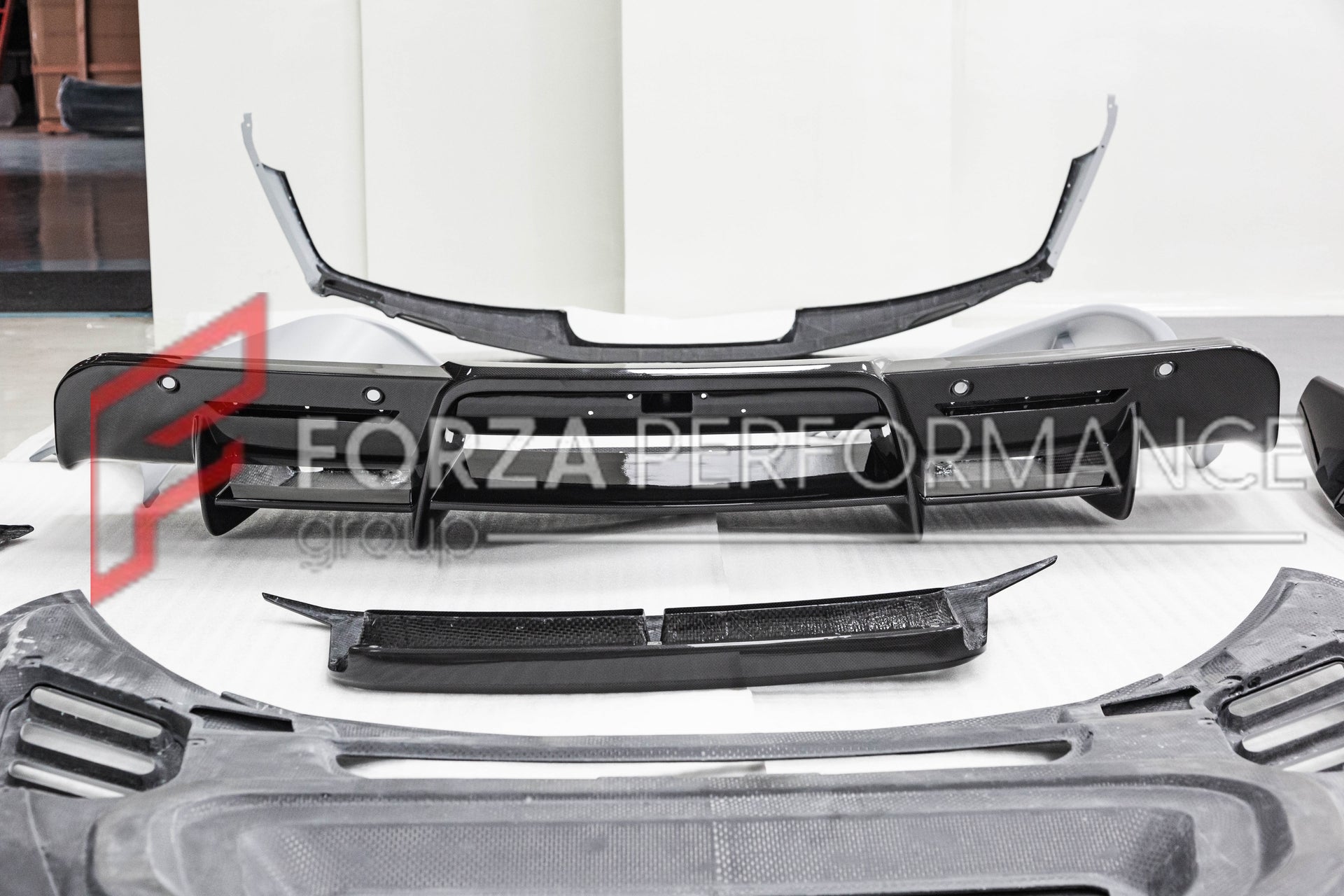 CONVERSION UPGRADE FACELIFT OLD TO NEW BODY KIT for Ferrari 296 GTS GTB 2022+ to FERRARI 296 SPECIALE 2025+
Set includes:

Front Lip
Front Bumper
Hood Bonnet
Side Skirts
Rear Bumper Assembly
Rear Diffuser
Material: Dry Carbon

NOTE: Professional installation is required.