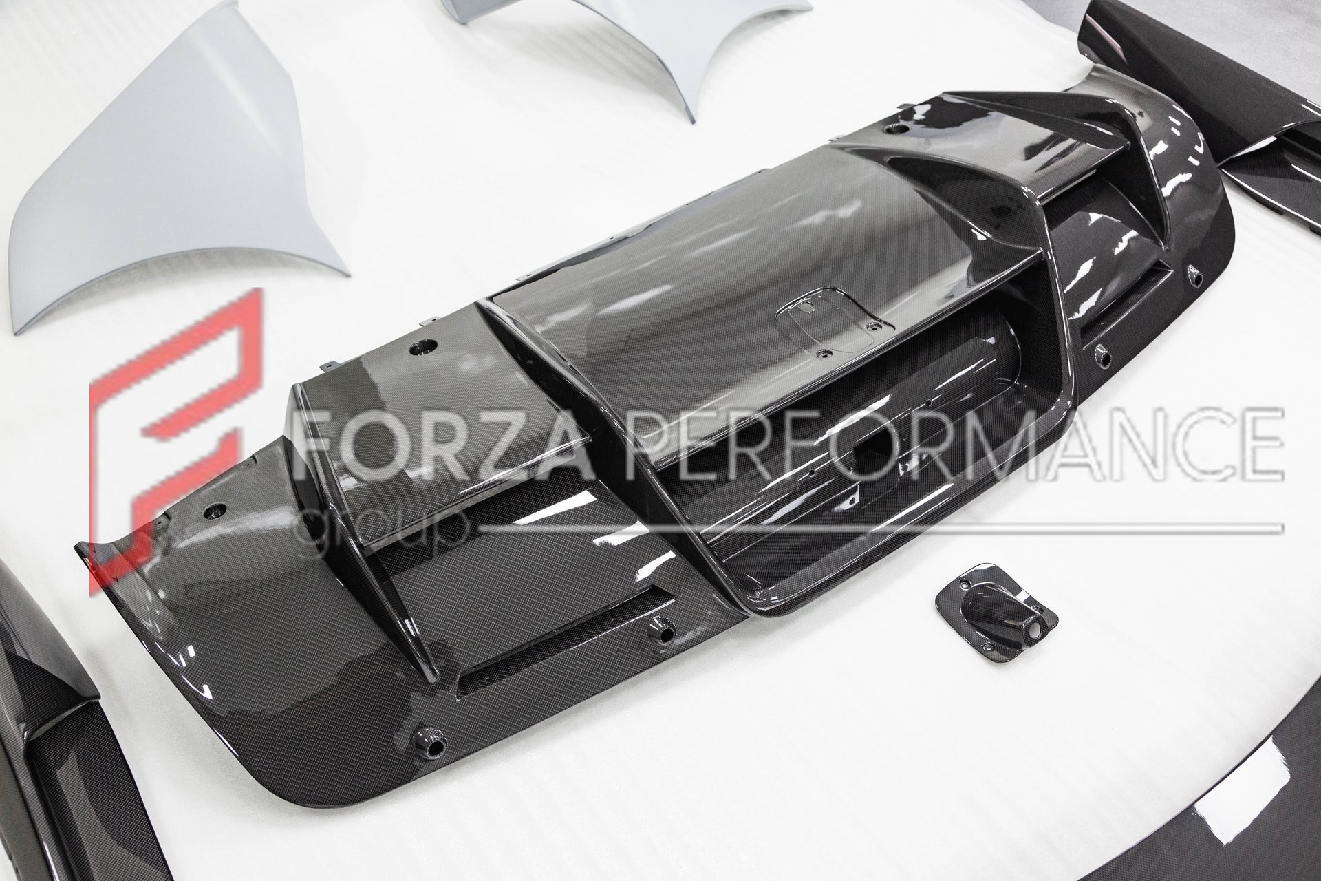 CONVERSION UPGRADE FACELIFT OLD TO NEW BODY KIT for Ferrari 296 GTS GTB 2022+ to FERRARI 296 SPECIALE 2025+
Set includes:

Front Lip
Front Bumper
Hood Bonnet
Side Skirts
Rear Bumper Assembly
Rear Diffuser
Material: Dry Carbon

NOTE: Professional installation is required.